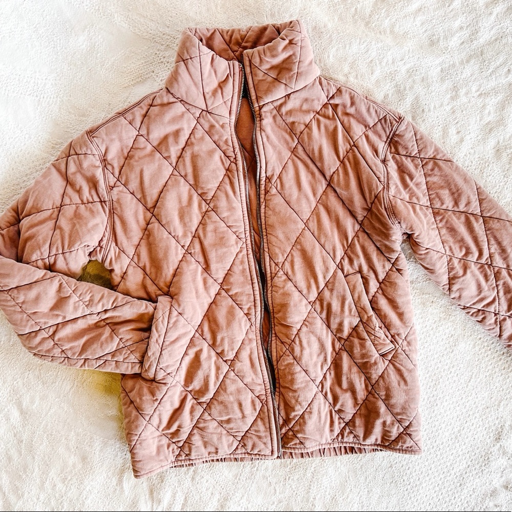 SOLD via Instagram shop. 🤍 Dusty mauve Wild Fable quilted jacket, size small.